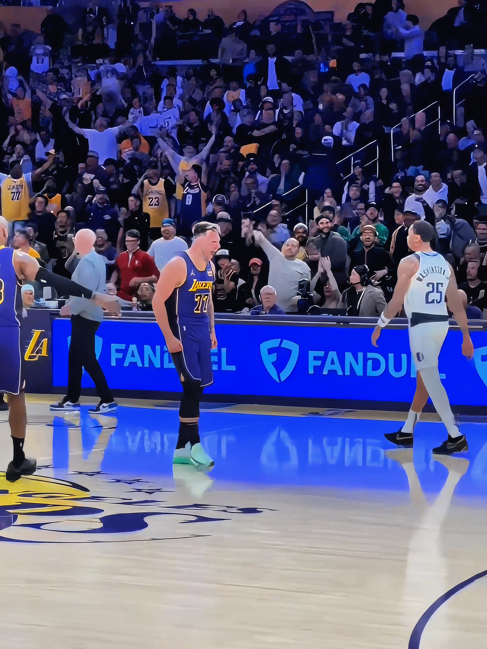 东契奇遭遇三持续失利，巴塞罗那教练压力巨大！